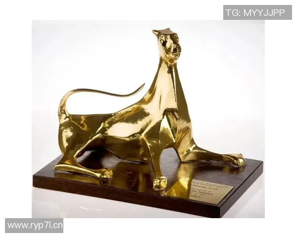 以奖杯为象征探索胜利背后的故事与荣耀人生的精神追求